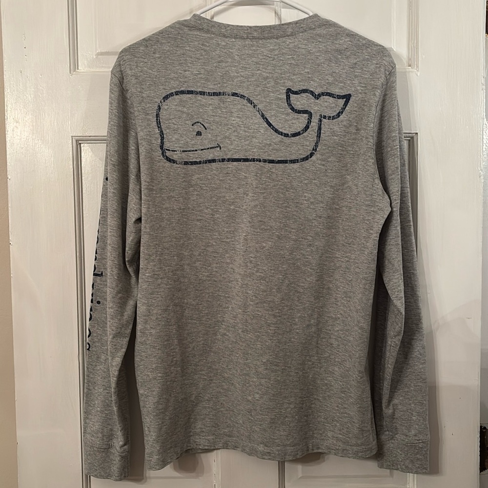 Vineyards Vines men’s small gray long sleeve t-shirt.